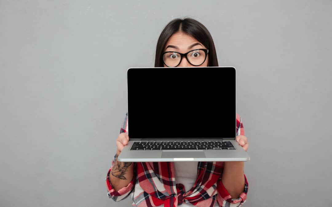 Alquiler vs. Compra: La Decisión Estratégica para la Renovación Tecnológica de Tu Empresa en Lima y Perú
