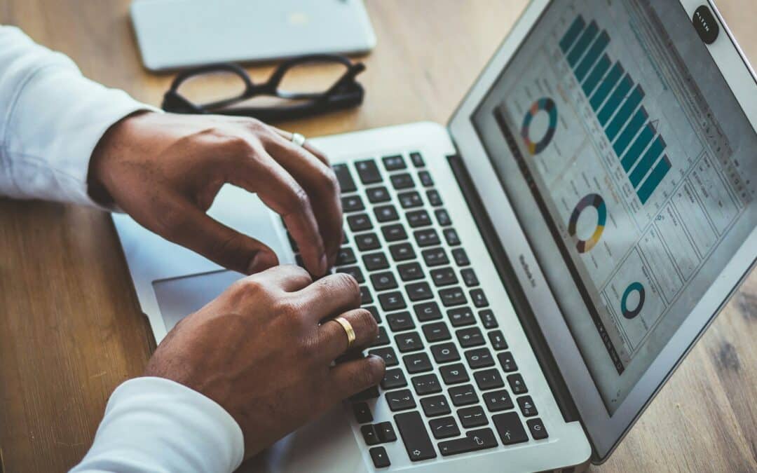 Diferencias clave entre alquilar laptops y computadoras para empresas